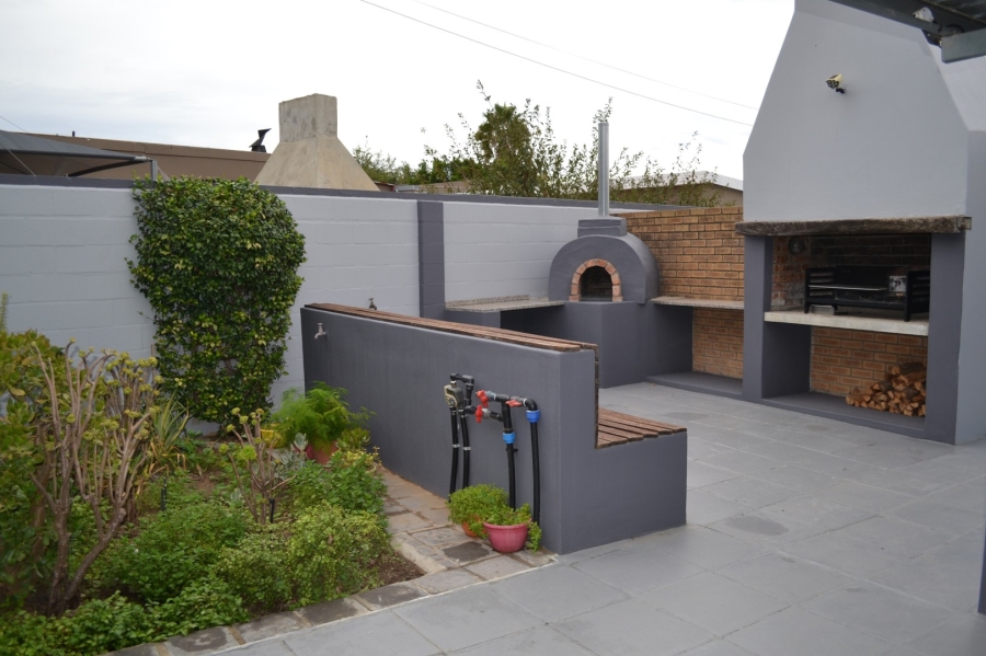 5 Bedroom Property for Sale in Wellington North Western Cape